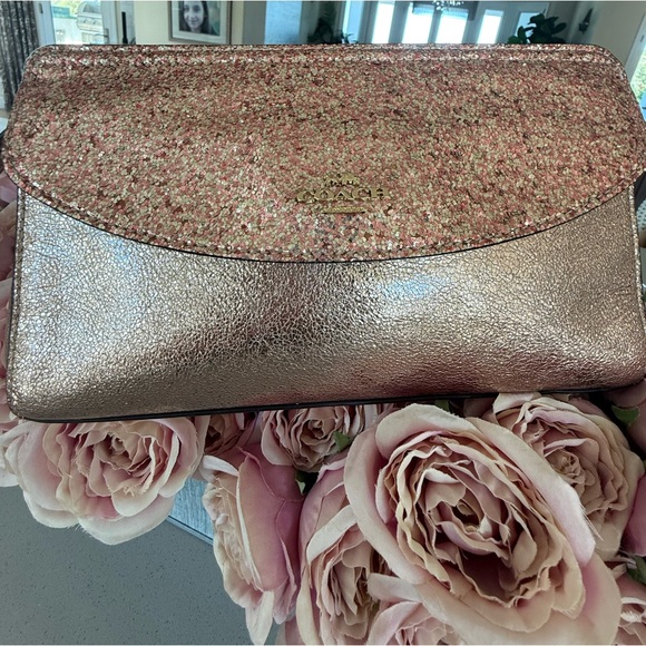 Coach metallic glitter flap clutch like new - Picture 4 of 14